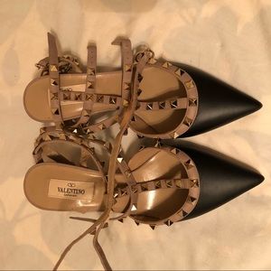 Valentino Garavani Rockstud ankle strap pump in patent leather.Made in Italy